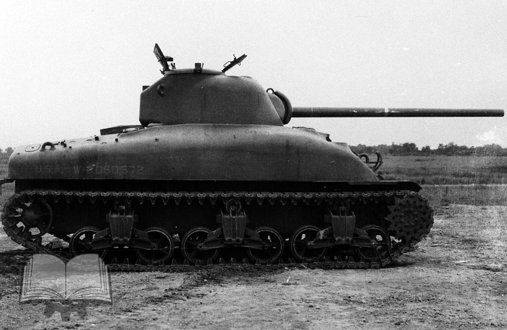 Установка 76-мм орудия T1 в башню Medium Tank M4A1. В чистом виде пушка влезла, но потребовались доработки, 