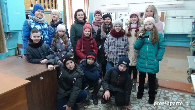 Кто работает в школе профессии. Особенности обучения в современном кембридж. Какие люди работают в школе. Профессии на ш. Заслуги учителя в школе.