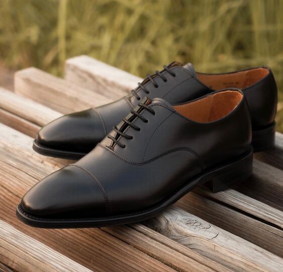 Не кроссовками едиными: поговорим о видах классической обуви