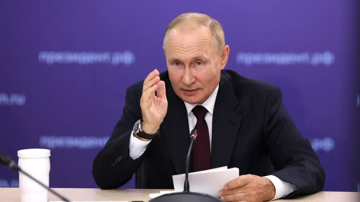     Двое жителей Тюменской области получили государственные награды от президента России Владимира Путина. Соответствующая информация представлена в документе, размещенном на официальном портале для публикации нормативно-правовых актов.