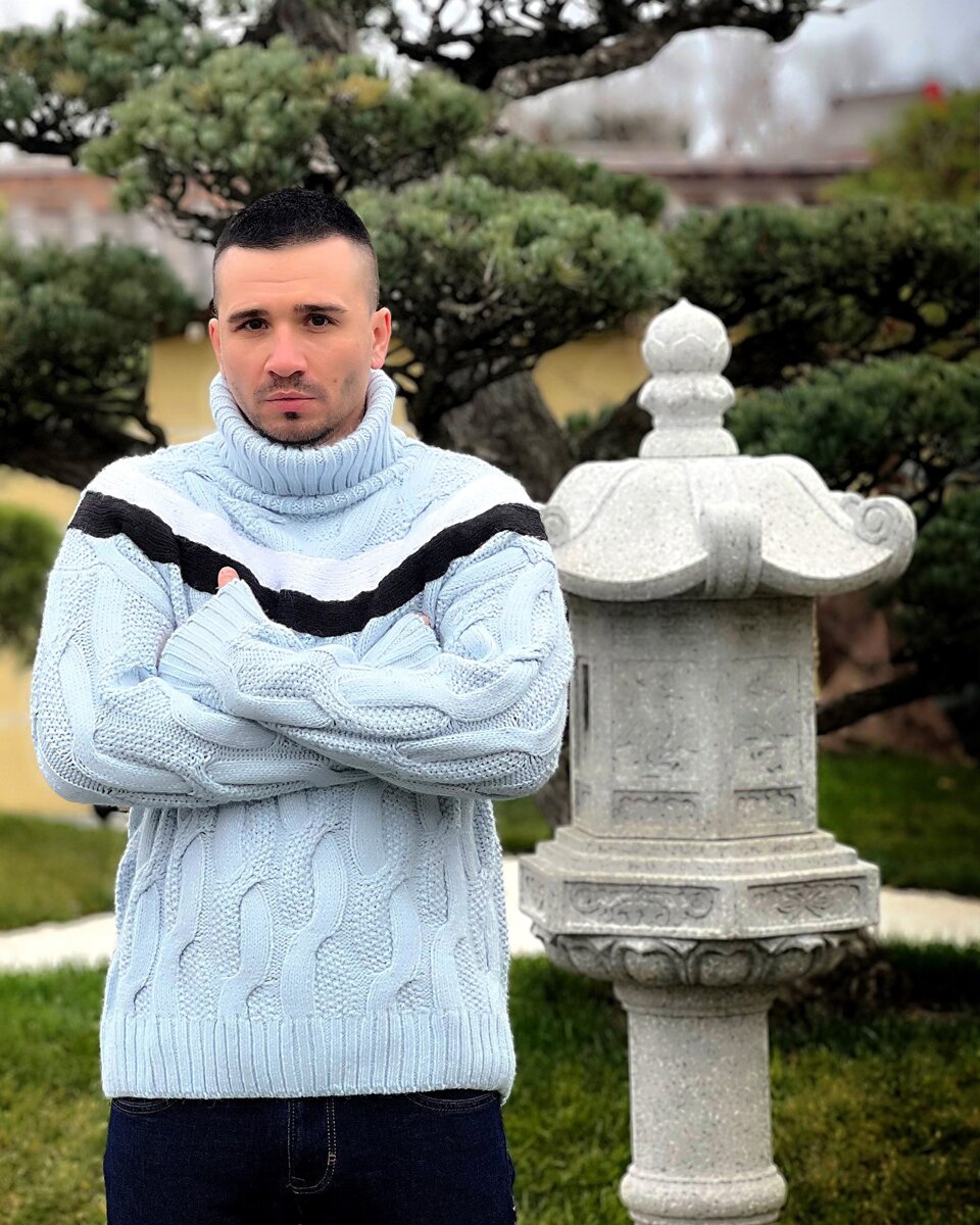 Друзья, меня зовут Артем. Мне очень нравится путешествовать и саморазвиваться. Подписывайтесь на мой канал. Фото сделано в Японском саду города Краснодара