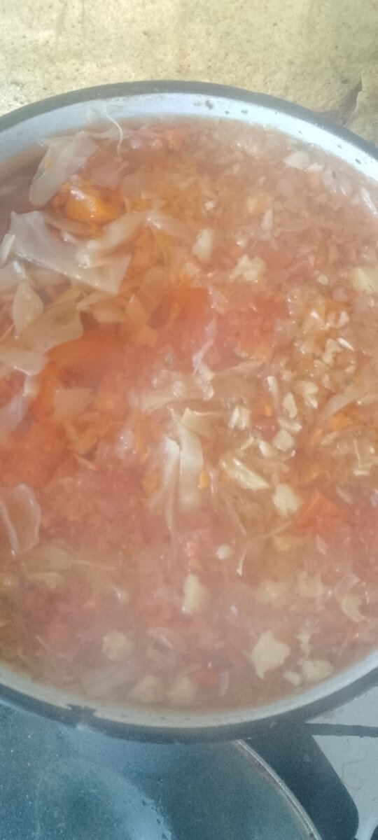 Борщ в процессе варки. 