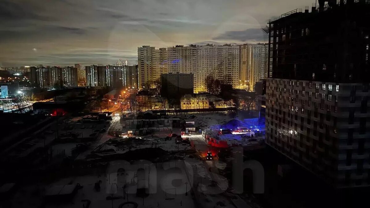     От Москвы до окраин идут сообщения об авариях и поломках в коммунальных сетях. Из-за морозов жители десятка российских регионов проводят новогодние каникулы без света, отопления или канализации, а мусор не вывозят, потому что от минус 30 и ниже ломаются мусоровозы. Какие еще сюрпризы ждут россиян?