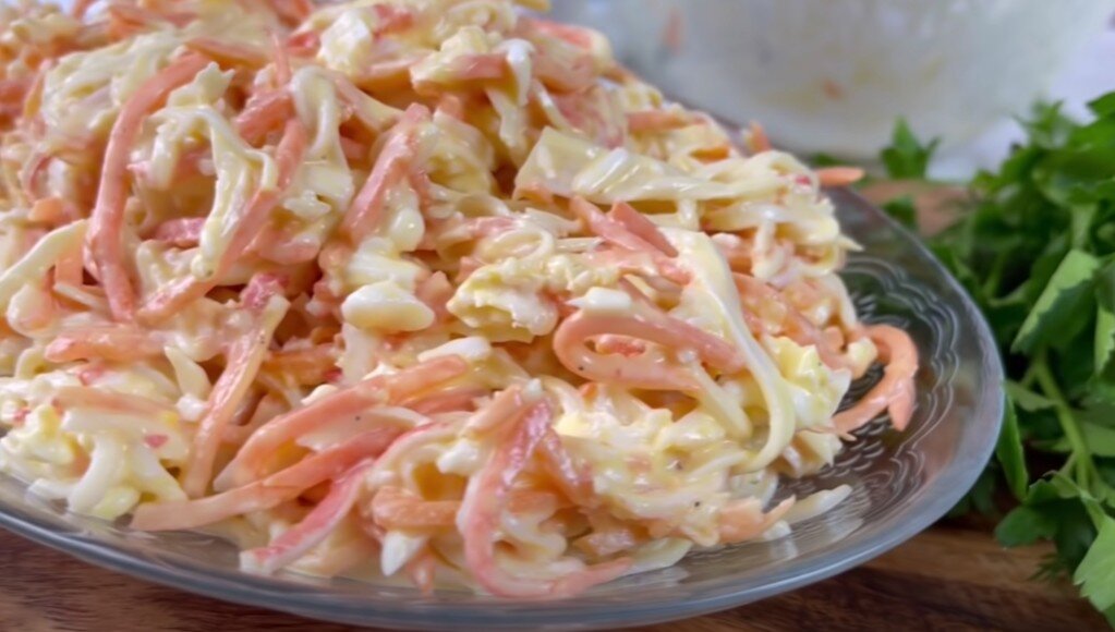Вкусный салат с крабовым мясом