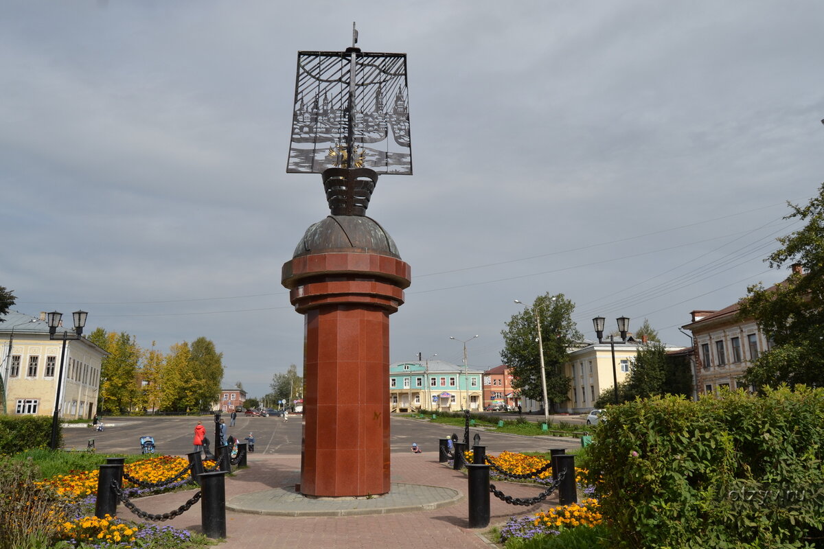 Памятник мореходам в Тотьме