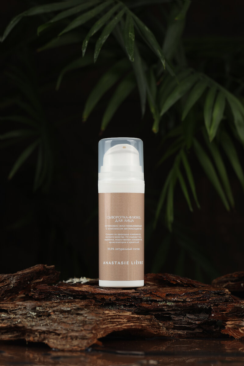 Натуральная сыворотка-флюид для лица "ANASTASIE LIÈVRE" содержит в своем составе церамиды, которые помогают восстановить липидный барьер кожи.