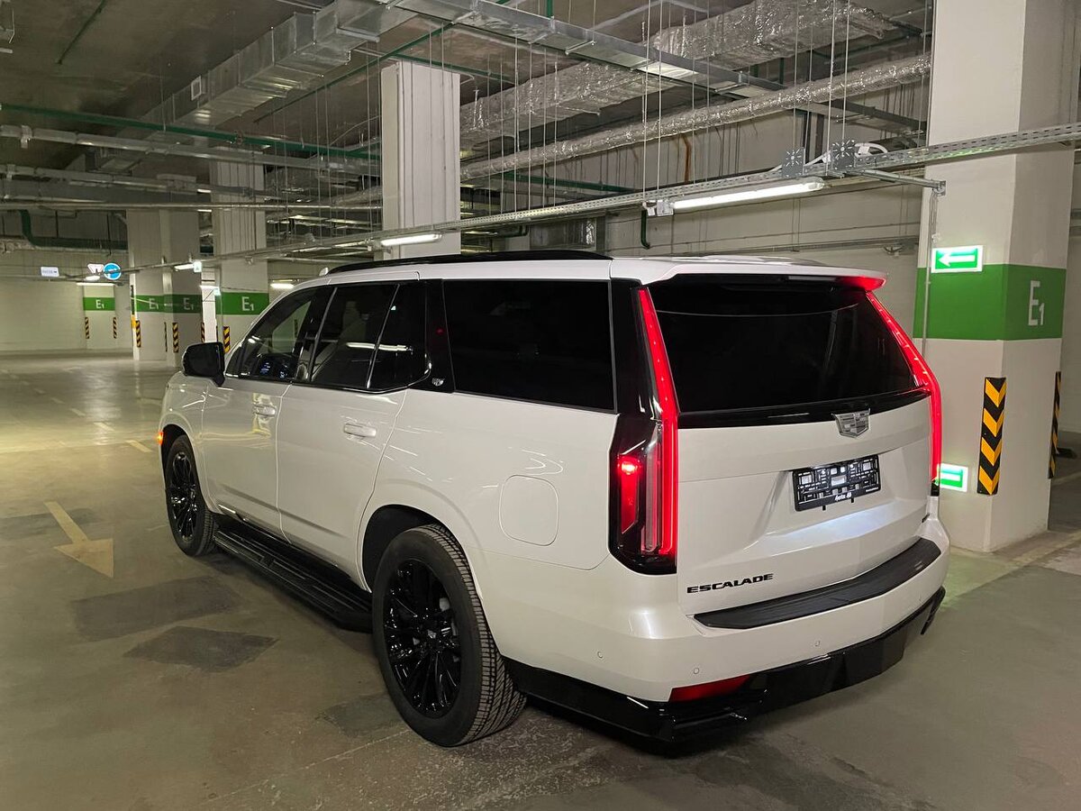 Cadillac Escalade 2023 - в наличии в МСК