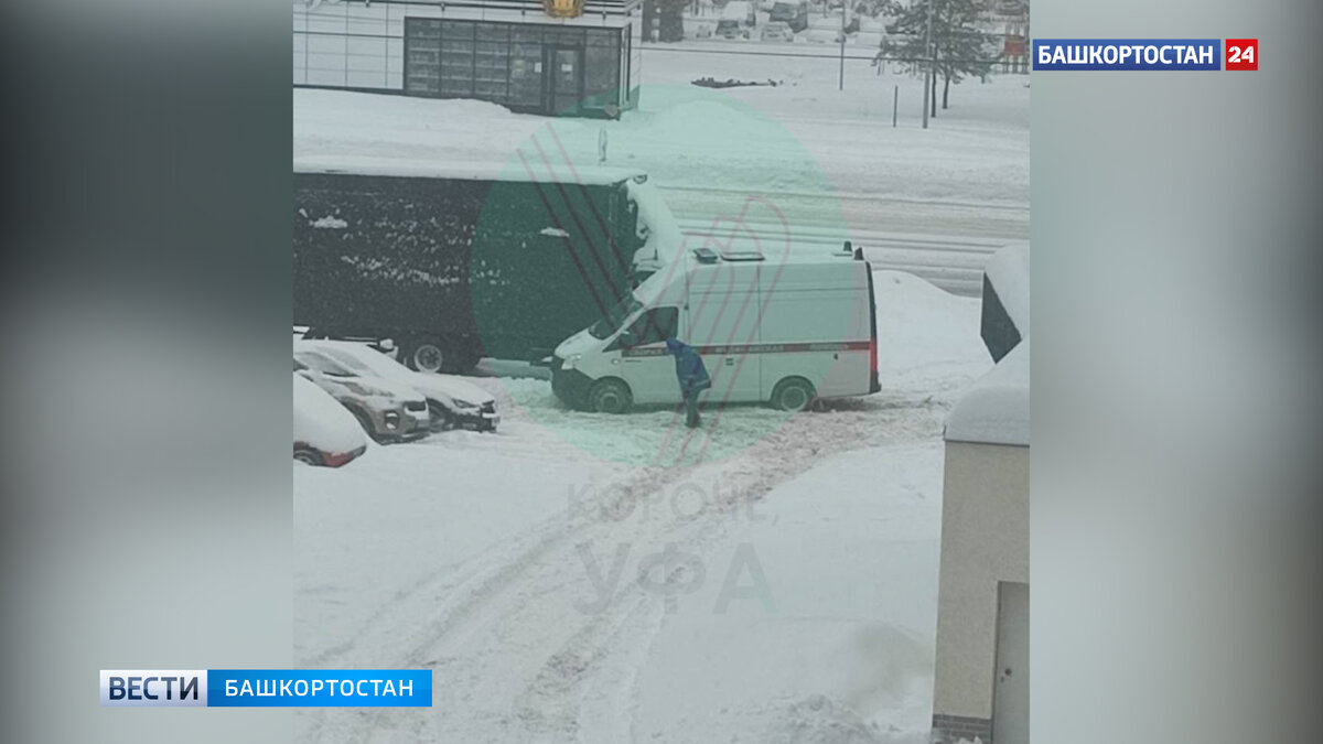 Во дворе дома по улице Российской в Уфе застряла машина скорой помощи |  Башкортостан 24 | Дзен