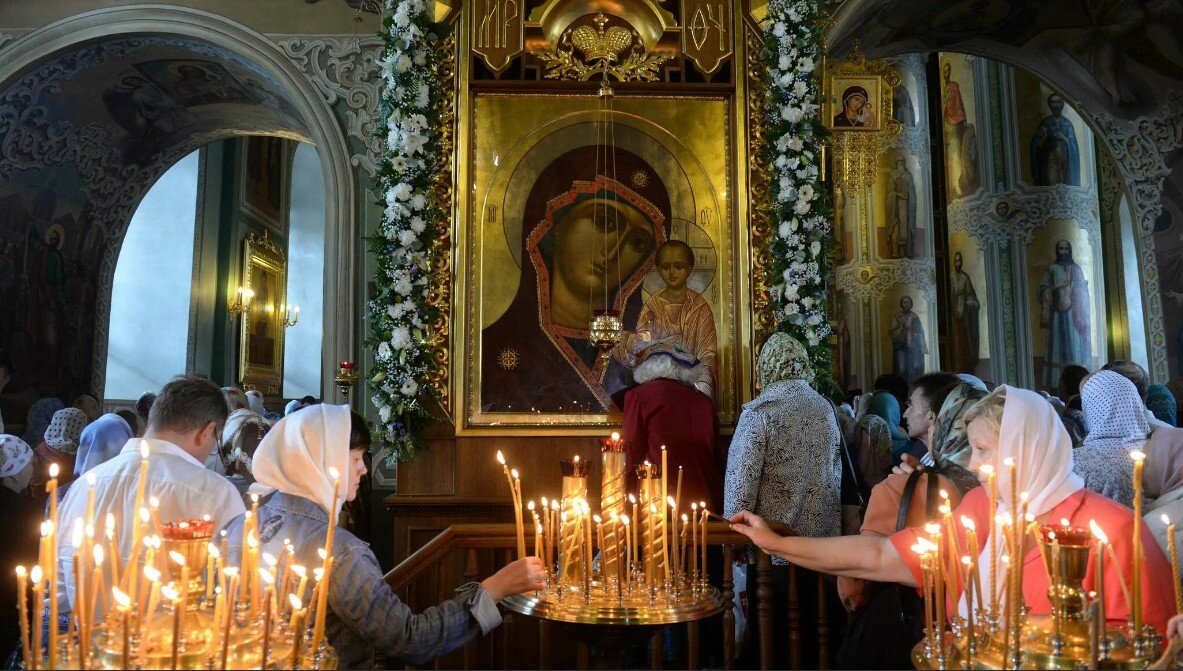 Служба в Храме.(Фотография взята из открытых источников).