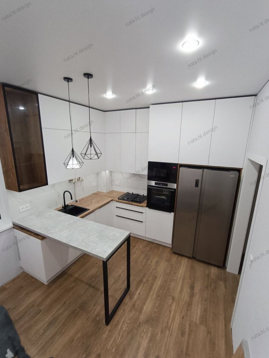 Данные по расположению потолочных светильников, заказчику предоставили. Их ставим с учётом открытия и закрытия антресолей.