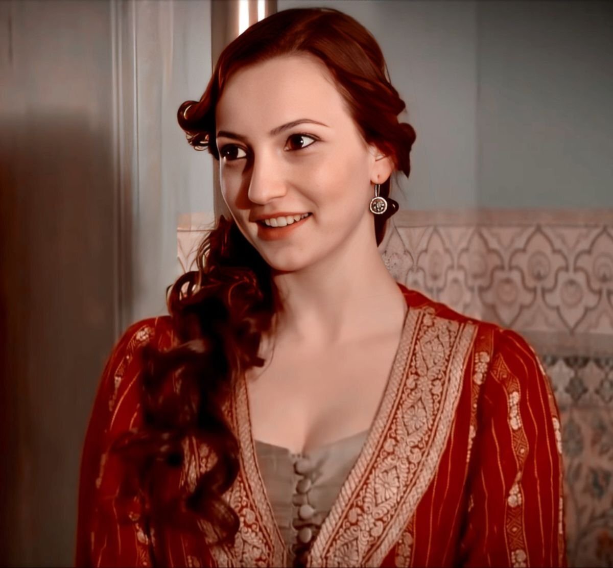 Гюльнихаль.