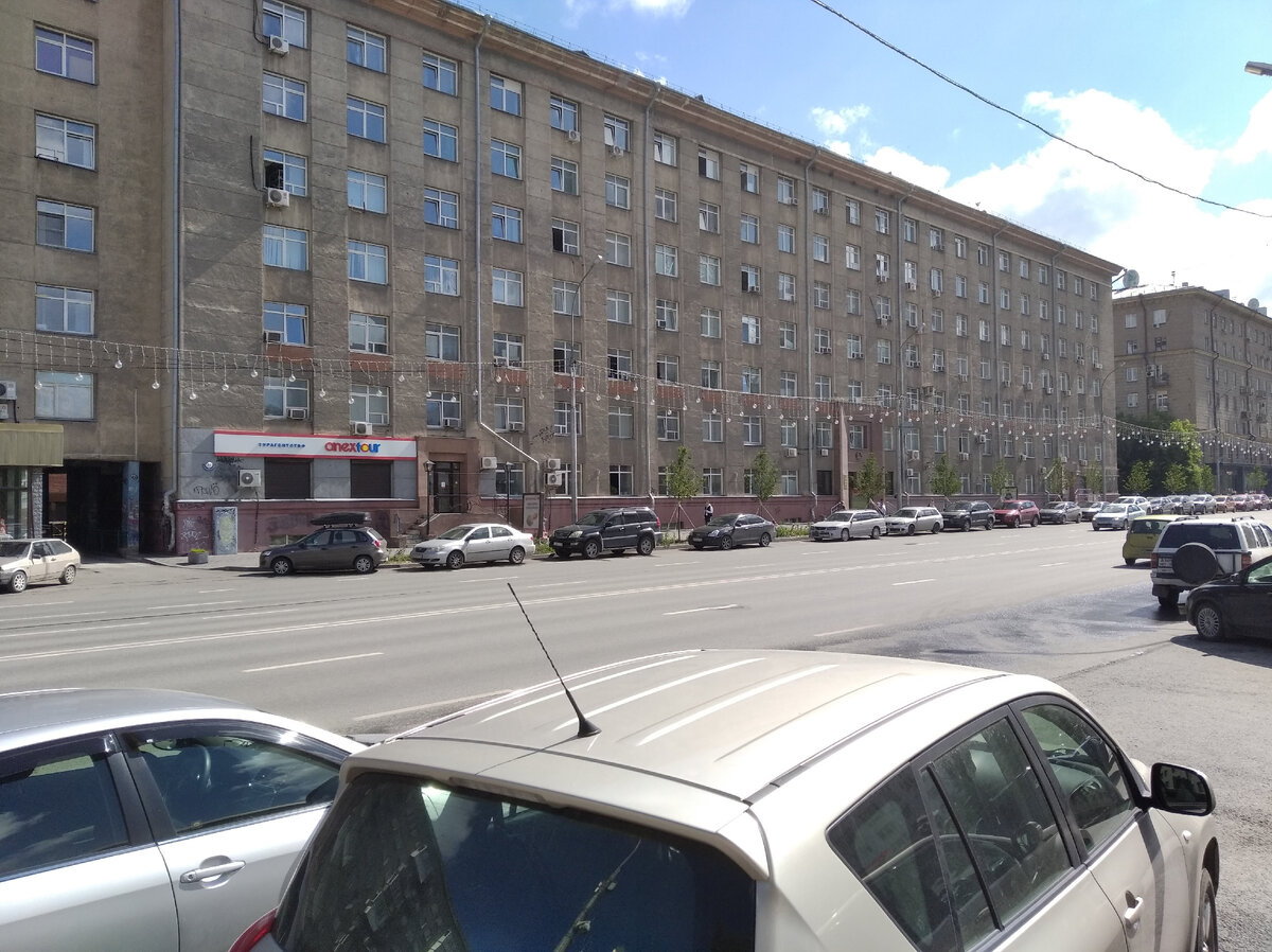 Здания, построенные в стиле советского конструктивизма на Вокзальной магистрали