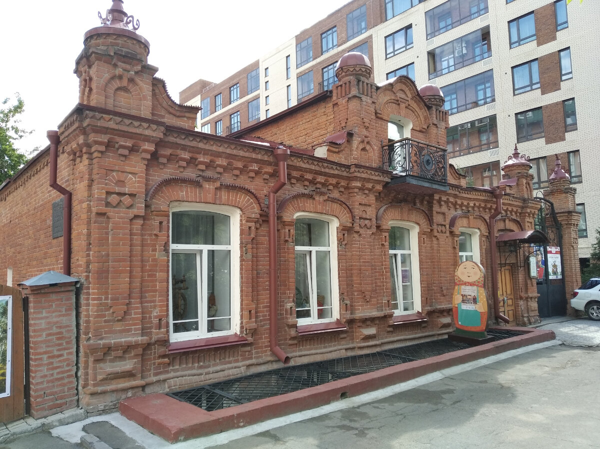 Кирпичный дом купца З.Г. Крюкова.
