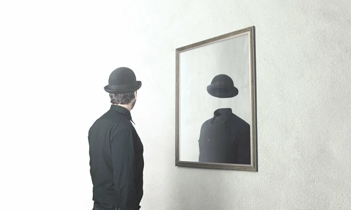 "Ближний мир всякого человека — что-то вроде зеркала. И когда обнаруживаешь, что вокруг сплошь никчемные идиоты, впору задуматься, почему это вдруг у прекрасного и удивительного меня столь неприглядные отражения…"Макс Фрай