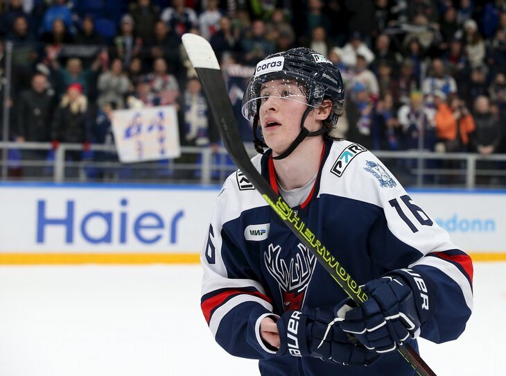 Шатунов в молодости 1994. Сильные статусы. Пустыня грусти. Юрий шатунов 1992. Девушка падает на колени.