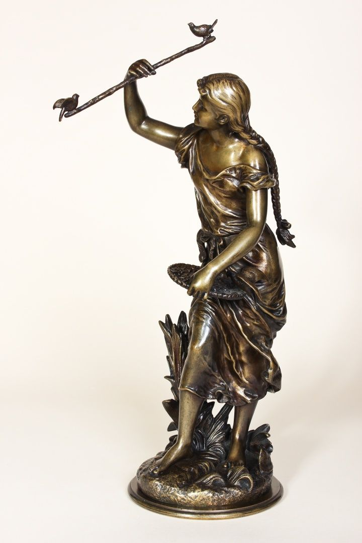 "Игра с птицами" Ипполит Моро. Франция. Конец XIX в. Бронза, литьё, патинирование. Источник Wikipedia