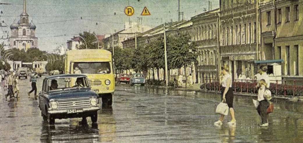 После дождичка... Московское шоссе в 90-е годы (напротив "Барса") #ретрорязань_н