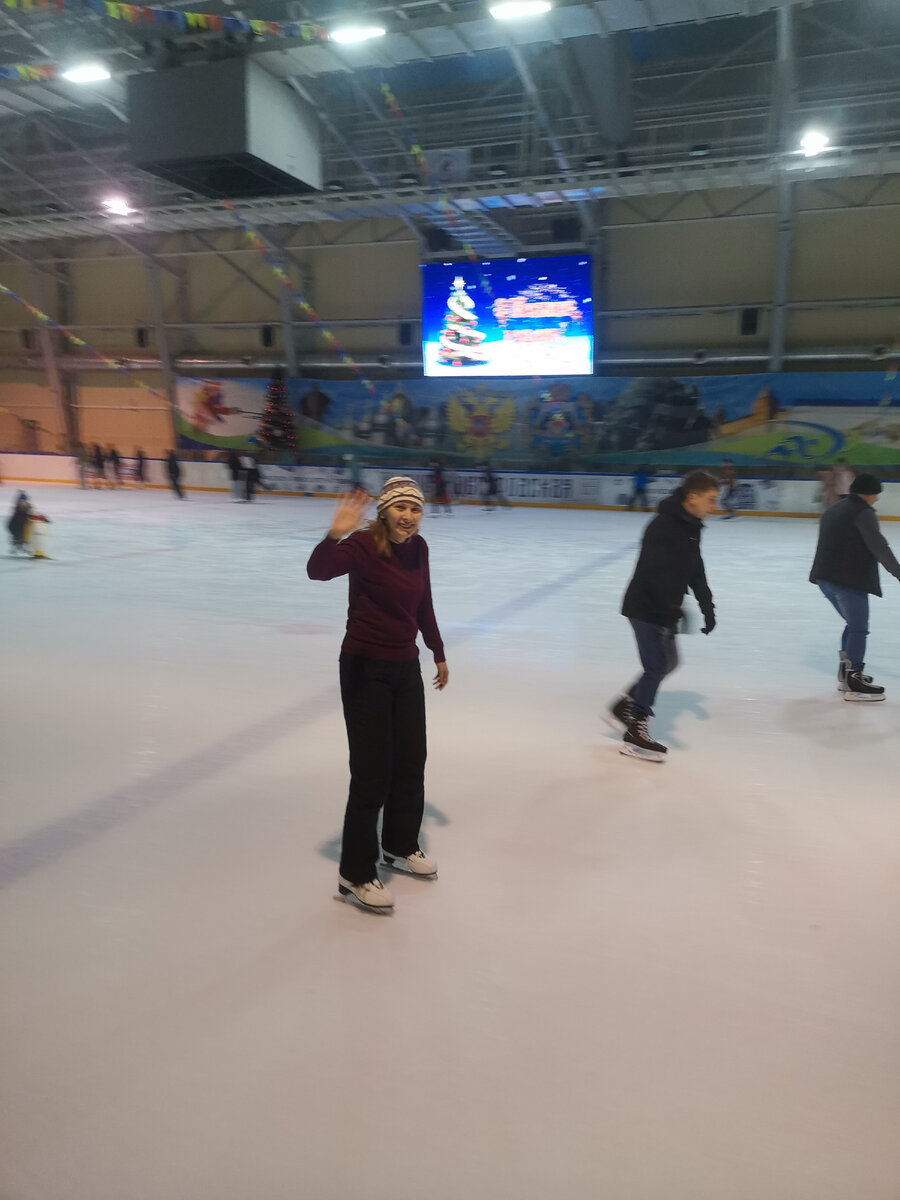 Днем ходили в гости, а вечером пошли на каток. ⛸️ Интересные находки в  старом доме. | Растём вместе с детьми. Учу, играю, развиваю. 🤗 | Дзен