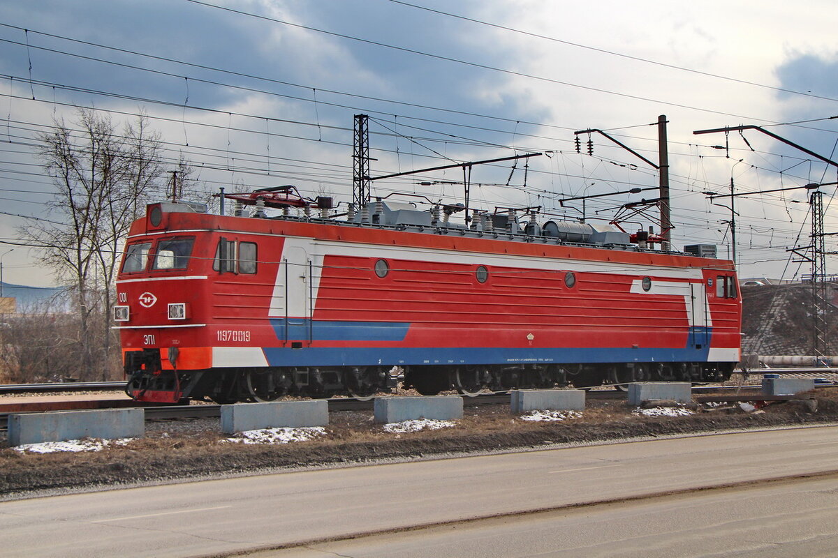 ЭП1-001 в заводском окрасе НЭВЗа