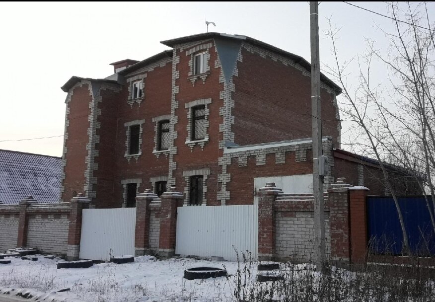 Такие вот дома у нас продают годами...