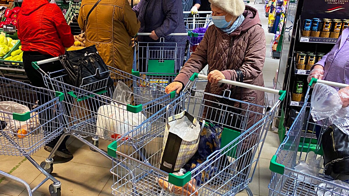 Пока по ящику бодро рапортуют про новые прорывы и рывки, огромная часть наших граждан опустились в своих продуктовых предпочтений на самое дно.