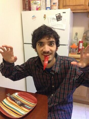 Тоби Фокс разработал высоко оценённую критиками RPG Undertale и создал саундтреки для неё в 2015 году. Ссылка на источник: https://undertale.fandom.com/ru/wiki/Тоби_Фокс