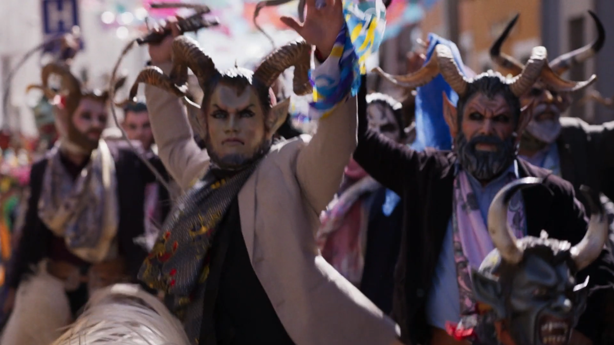 Дьявольский карнавал в разгаре