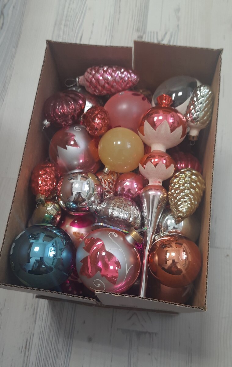 советские елочные игрушки. советские новогодние игрушки. ёлочные игрушки в1820году. советские новогодние игрушки. старинные новогодние игрушки.