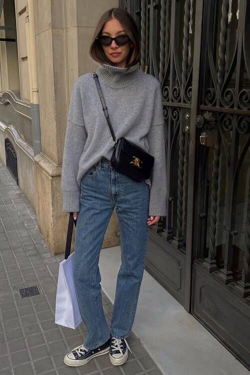 Пример эстетизированного normcore от Pinterest. Серый бадлон приятной ткани, прямые синие джинсы, классические кеды Converse.