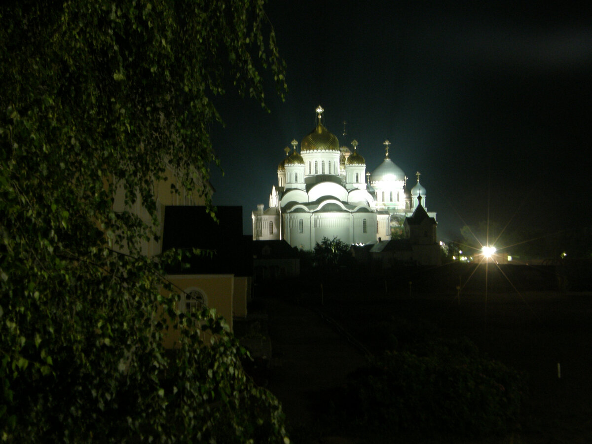 Зачем ехать в Дивеево если в храме рядом с домом то же самое Богослужение?
Ни кто не дал объективный ответ :(
