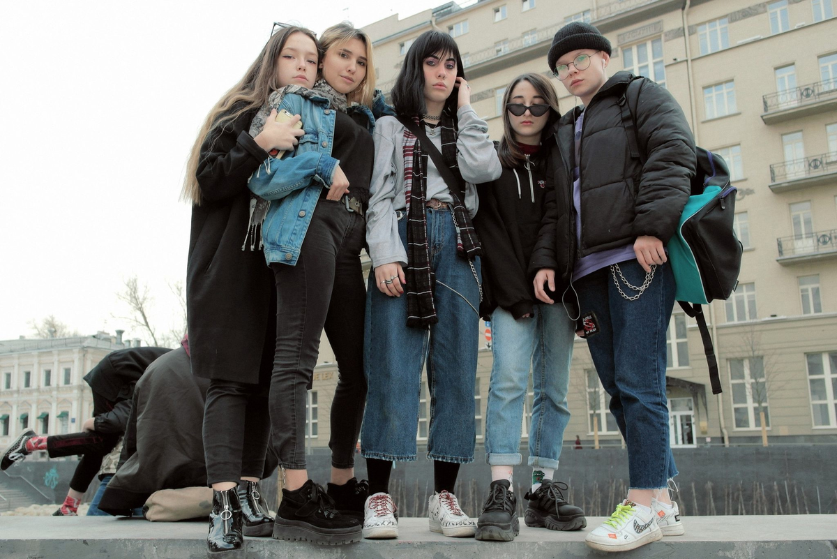 Самое большое поколение. Современная молодежь. Современная Российская молодежь. Нынешняя мода молодежи. Современные подростки 21 века.