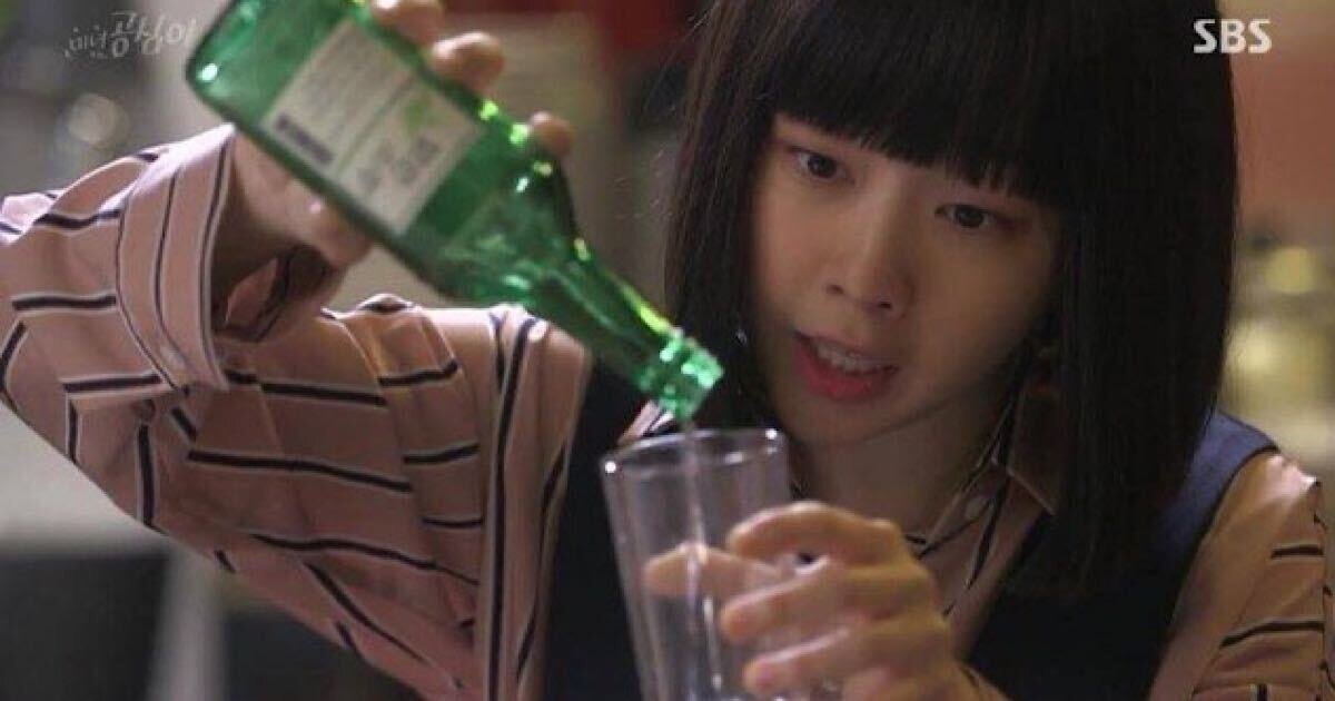 Пьяные кореянки. Соджу дорама. Соджу в сериалах. Соджу в Корее дорама