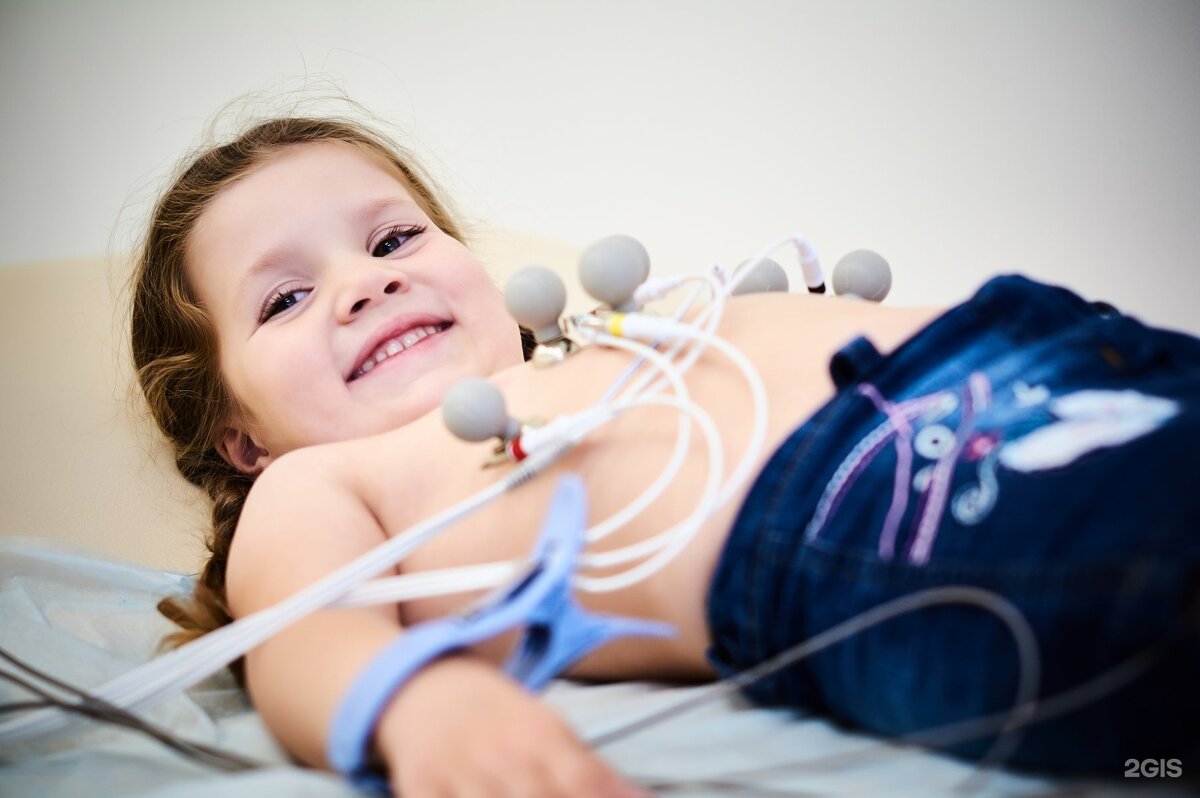 Экг новорожденного норма. Экг ребенку что показывает. Экг ребенку что показывает. Норма экг у детей 10 лет. Экг ребенка 3 лет норма.