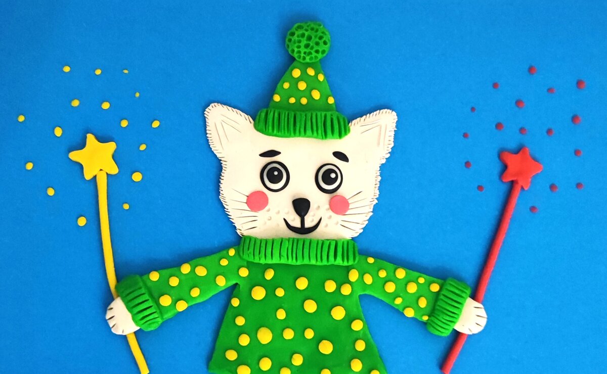 Готовый вариант аппликации из пластилина на цветном картоне Новогодний котик.