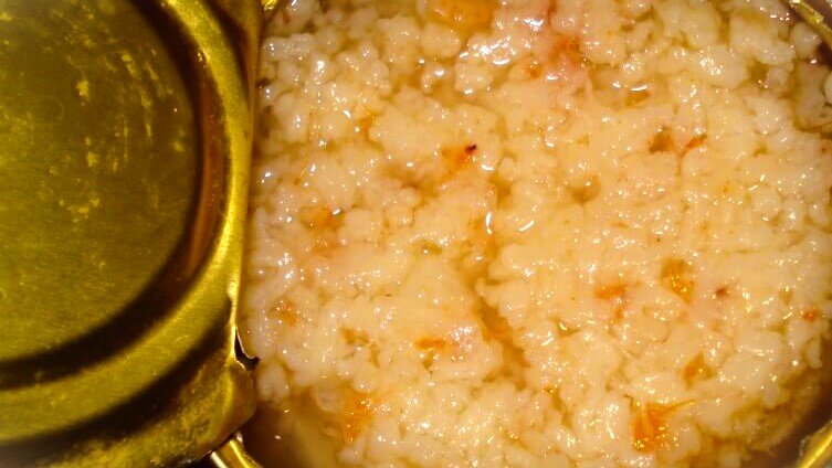 Мясо по виду похоже на рисинки с тёмными вкраплениями