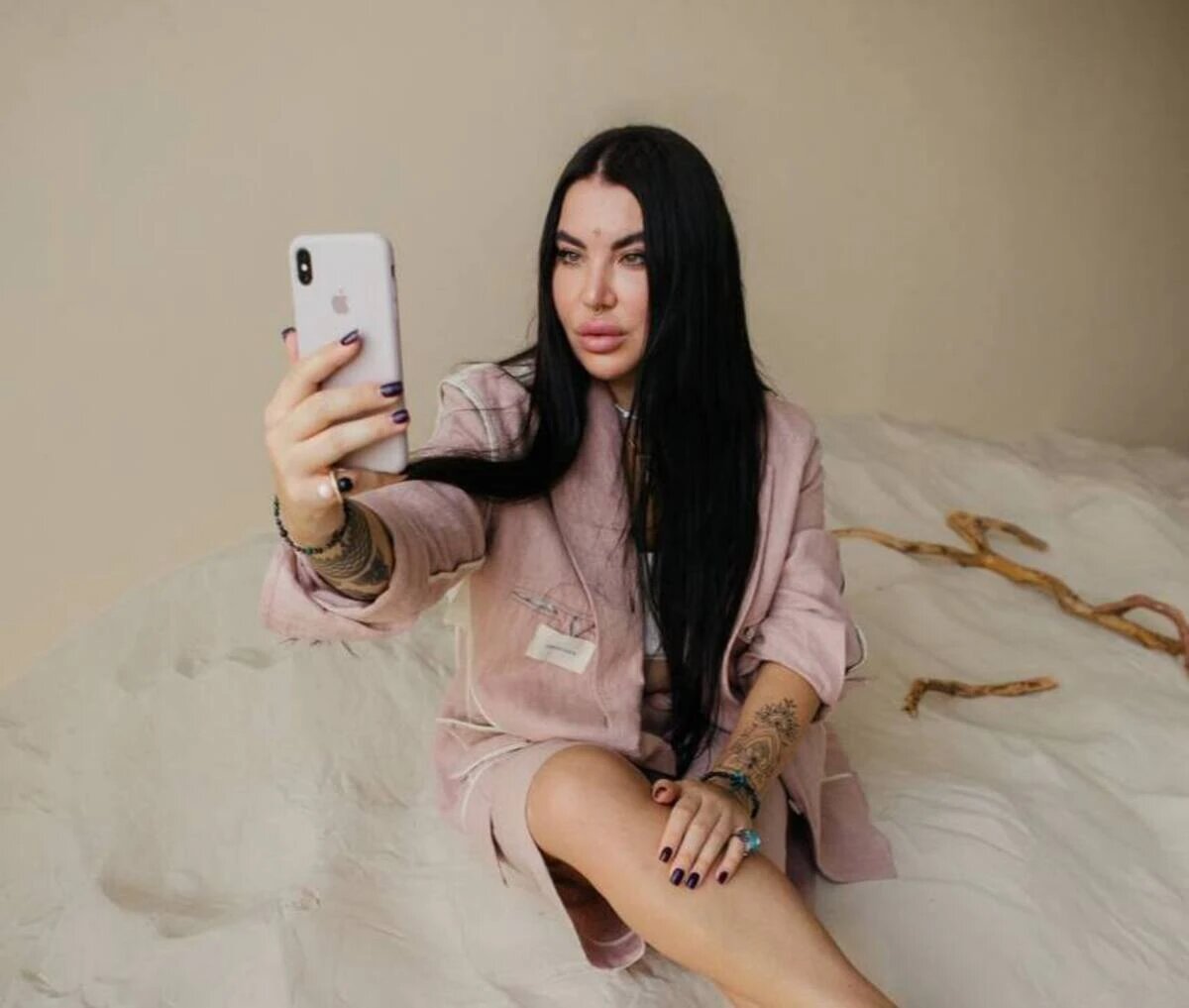 Блогер и основательница косметического бренда Rada Russkikh со второго раза смогла попасть в официальные списки. 