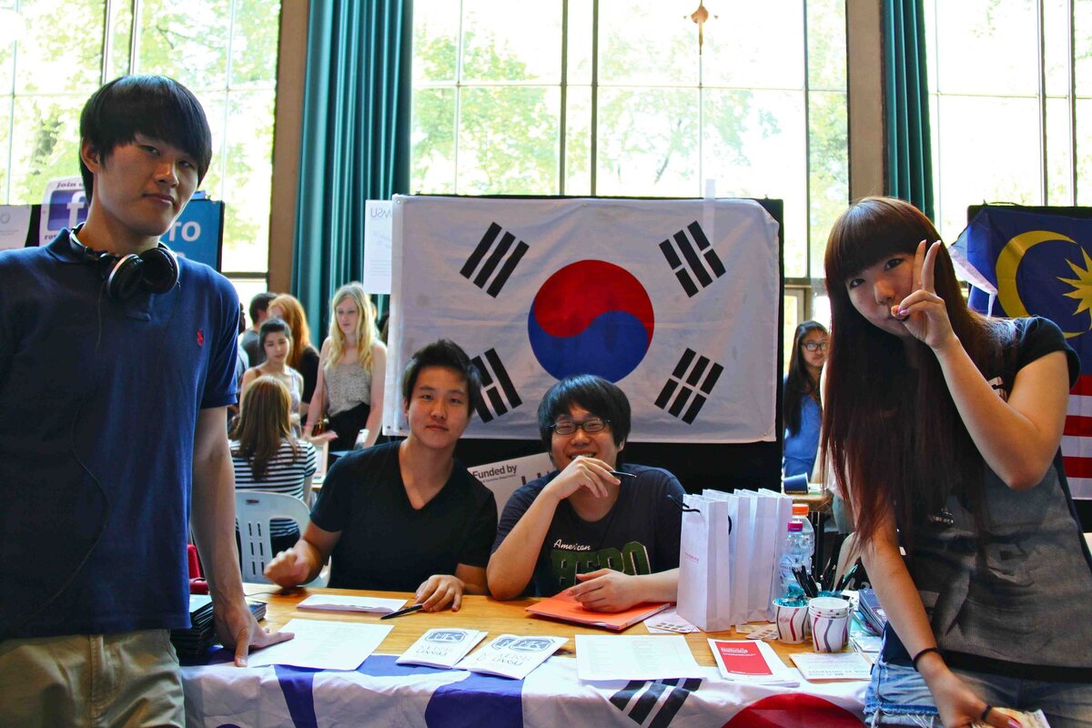 Студенты в Корее. Студенты корейцы. Образование в Корее. Южная Корея учеба. Korean students