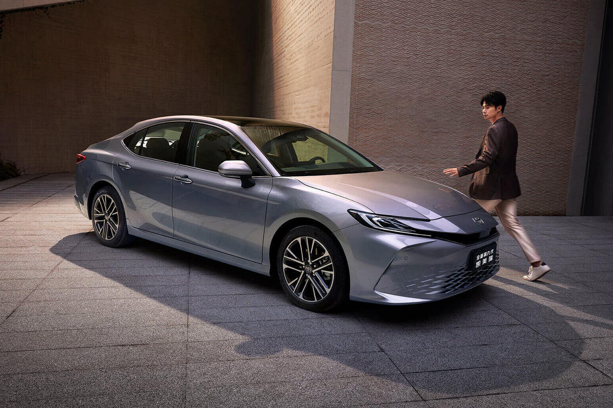 Один из вариантов оформления передней части Toyota Camry для китайского рынка 