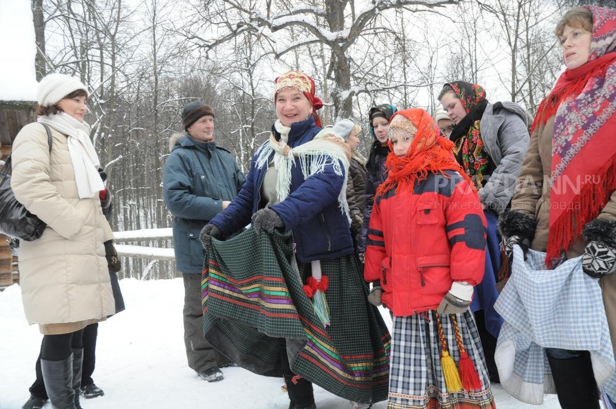 Соседская коллективная помощь как называется