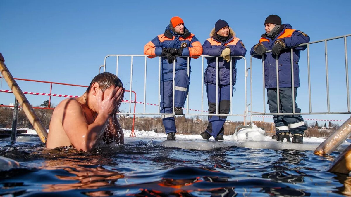     6 января в Дербышках на озере Комсомольское состоится праздник для моржей. Любители зимнего закаливания встречаются на этом месте уже третий год подряд. Об этом в своем Telegram-канале сообщает Дирекция парков и скверов.