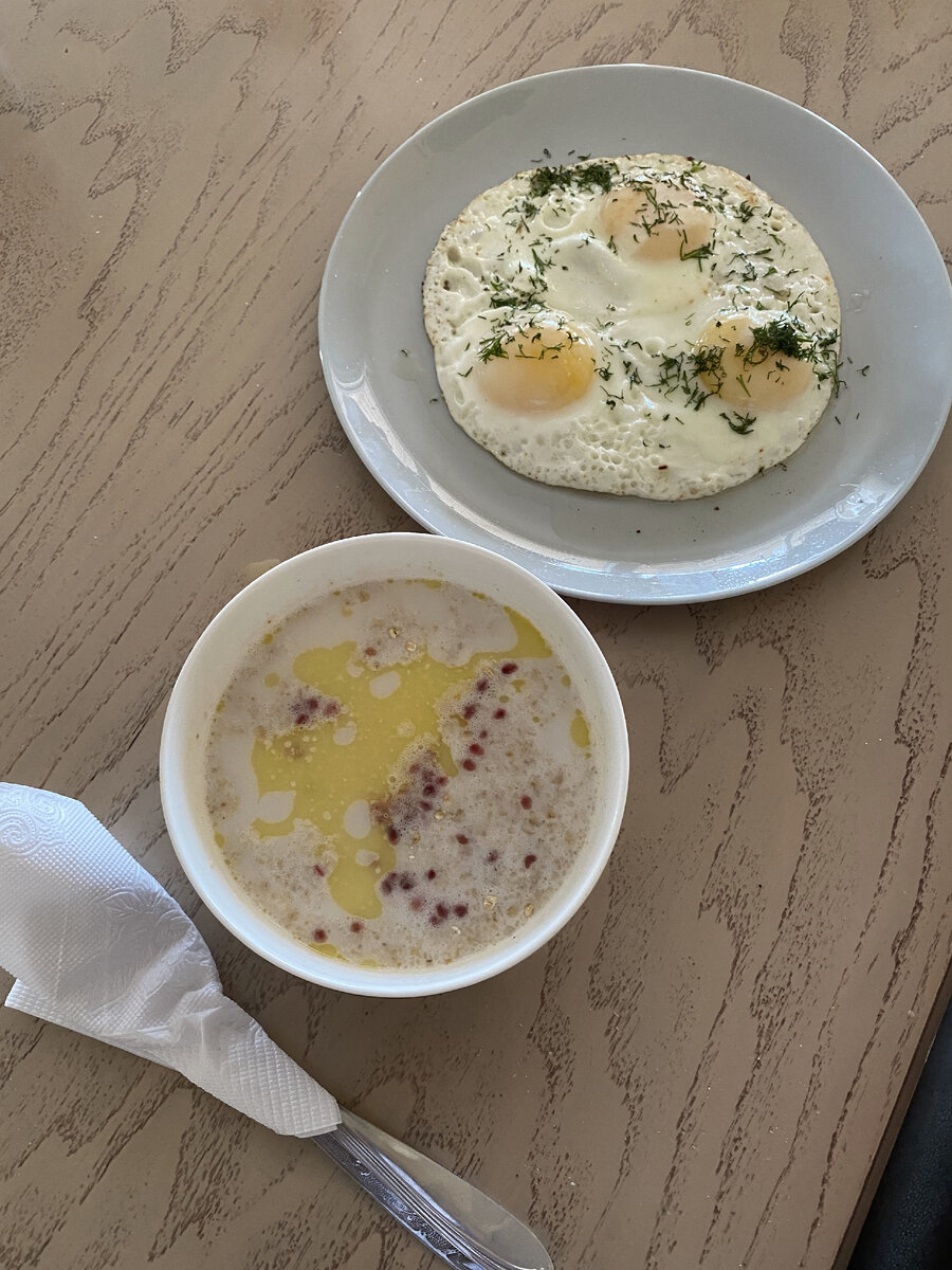 Завтрак в кафе "Лотос"