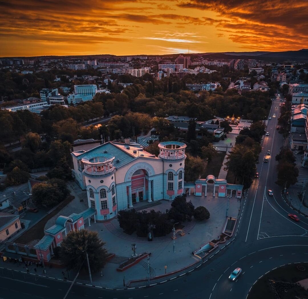 Симферополь сейчас сегодня. Симферополь центр города. Симферополь столица Крыма. Симферополь центр кинотеатр Симферополь. Симферополь центр города 2023.