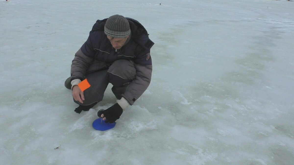 Расставил и я свои жерлицы на яме...