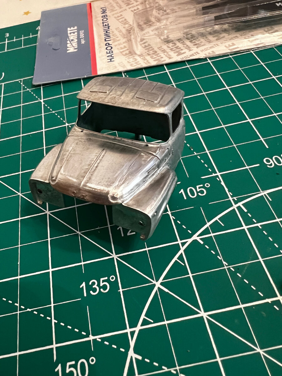 Довольно сильная сторона производителя - отливать кабину в металле!