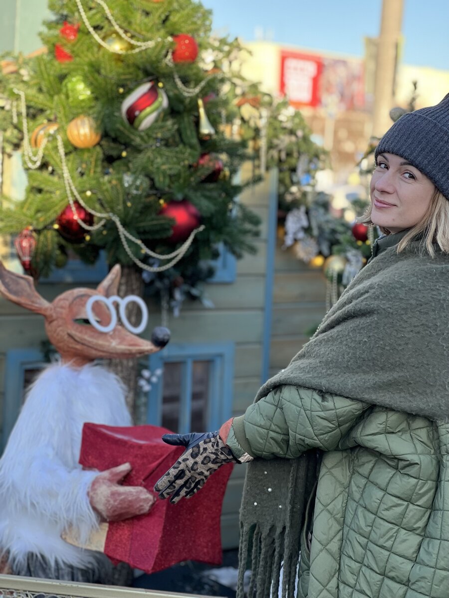 Лисичка, лисичке подарок приготовила!! Чуть позже узнаем что там))