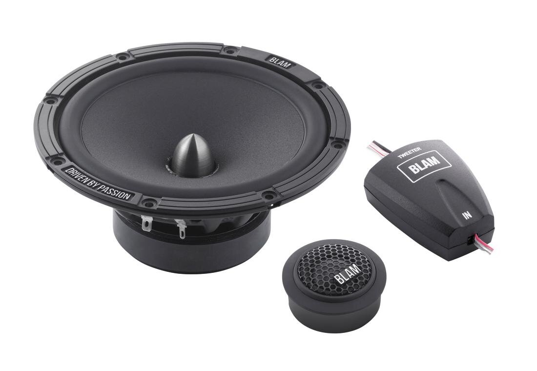    Название нам сразу говорит, что это готовый под установку комплект. Бери и ставь. Разнообразия на рынке пруд пруди, на любой вкус и кошелек. В первую очередь нужно знать, что компонентная акустика создана для прослушивания музыки внутри автомобиля с закрытыми дверьми и поднятыми стеклами, а никак не для того, чтоб озвучить вечером спальный район или парковку, где вы собрались огромной тусой. Для этого создана эстрадная акустика. О ней в следующих статьях! 
   Вернемся к "компонентке". Она нужна для приятного прослушивания внутри авто, играет чисто, без искажений и лишних шумов, отыгрывает веси диапазон слышимых человеком частот, за исключением сабвуферного.
    Бывает Двухполосная . В комплекте есть "Мидбас", чаще всего в типоразмере 16 см, и "Твитер", он же "пищалка". "Двушку" можно просто поставить в штатные места и уже услышать прирост в звучании, а если еще и усилитель подкинуть, то вообще хорошо.
    Бывает Трехполосная. Все то же самое, плюс "Среднечастотник" в типоразмере 7-10 см.
 C "трешкой" все гораздо сложнее. 
   Во-первых: Она превосходит "двушку" по звучанию и громкости, но стоит на порядок дороже.
   Во-вторых: К ней в обязательном порядке нужен один или несколько усилителей. А иначе смысла в этом нет.
   В-третьих: Правильно установить и настроить такую систему гораздо сложнее, и при самостоятельной установке можно немало помучаться.
   В любом случае, если вы ничего не понимаете в автозвуке, а слушать "штатку" вам надоело, лучше обратитесь к профессионалам. Самое распространенное разочарование среди автолюбителей после установки автозвука это то, что вы изначально не понимали, чего хотели. 
