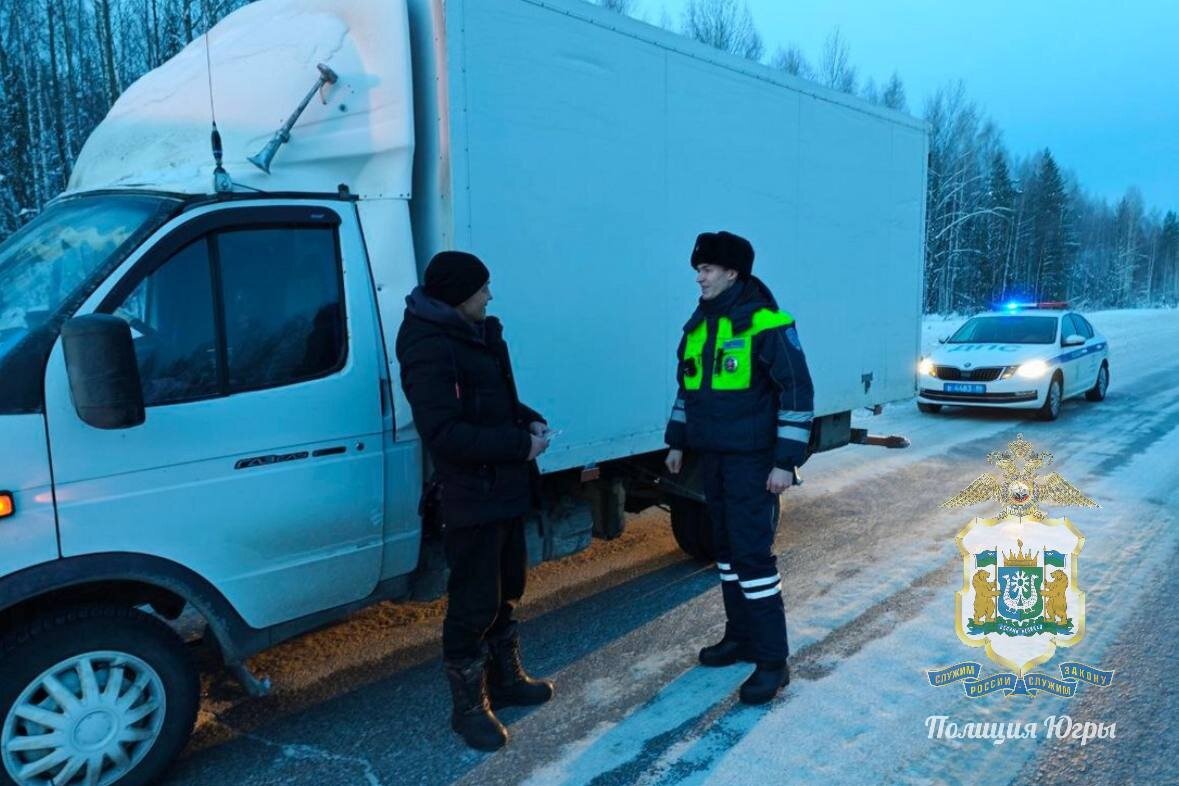    В Югре госавтоинспекторы помогли замерзающему автомобилисту