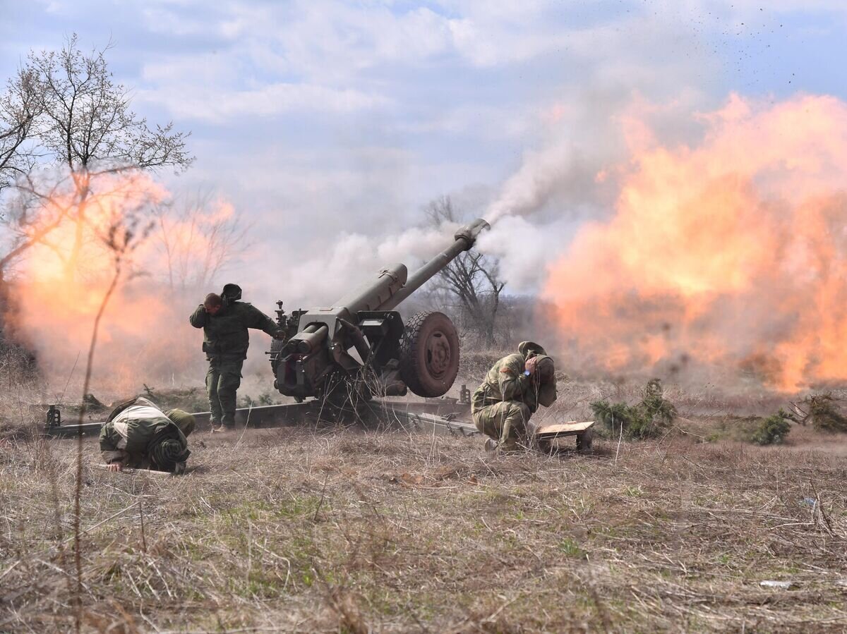    Артиллеристы Народной милиции ЛНР на позиции в Луганской области© РИА Новости / Виктор Антонюк