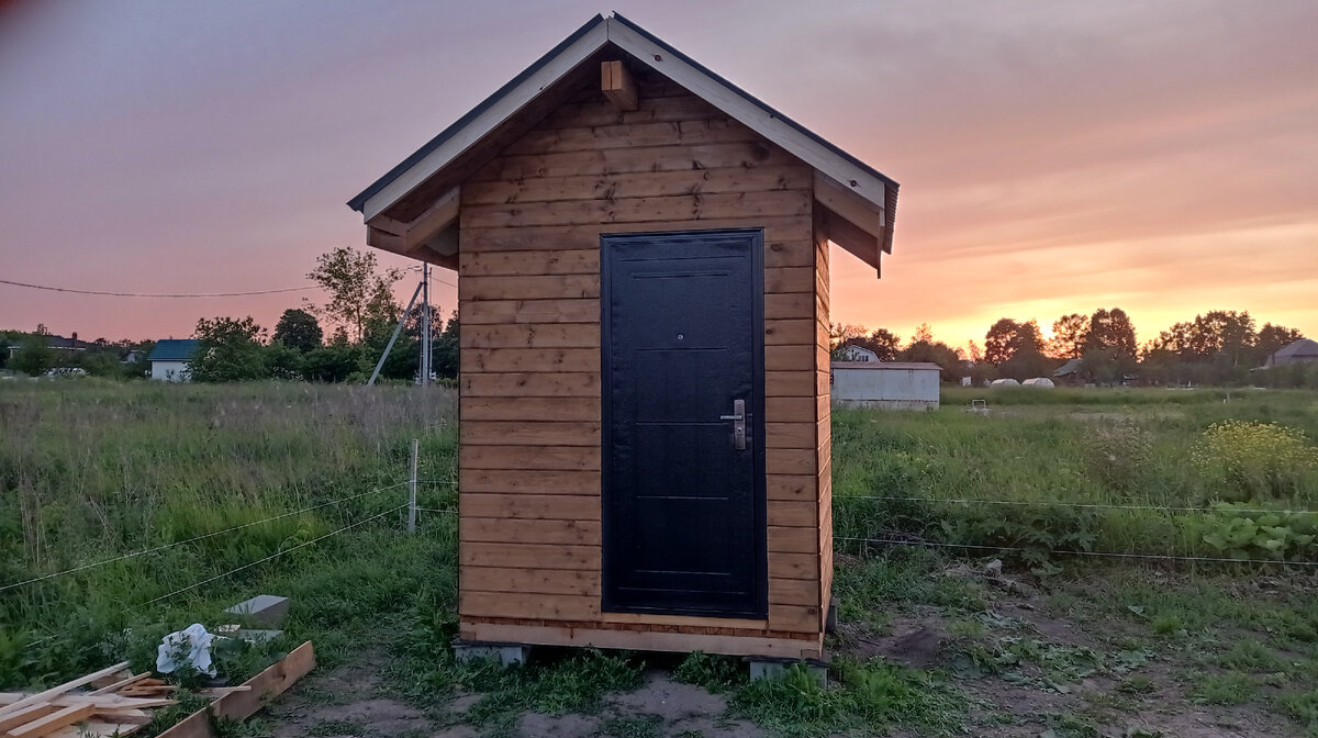Туалет дачный. Уличный туалет для дачи. Туалет дачный. Туалет уличный деревянный. Туалет на даче своими руками.