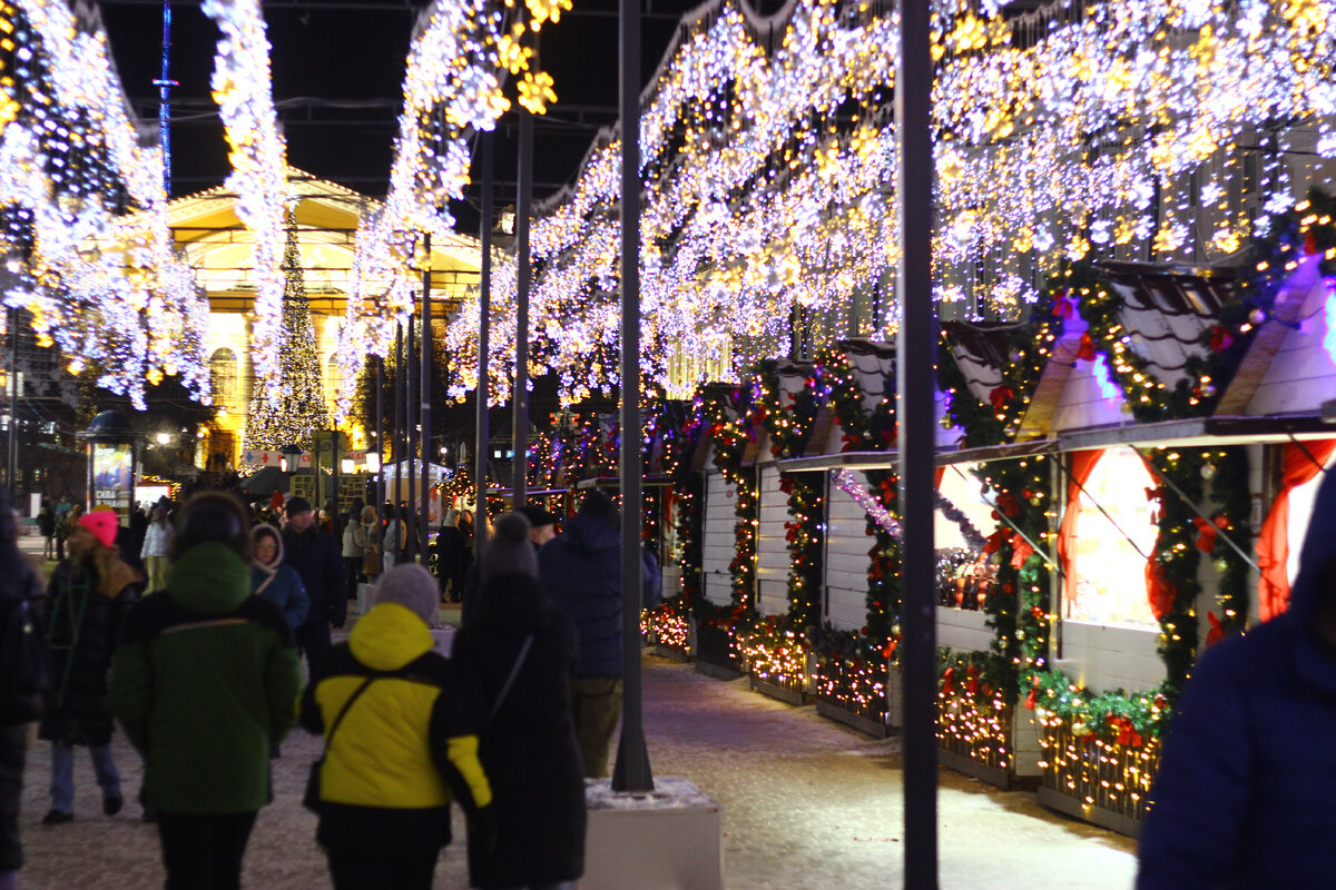 Пешеходная часть Театральной улицы. Начало 2024 года 